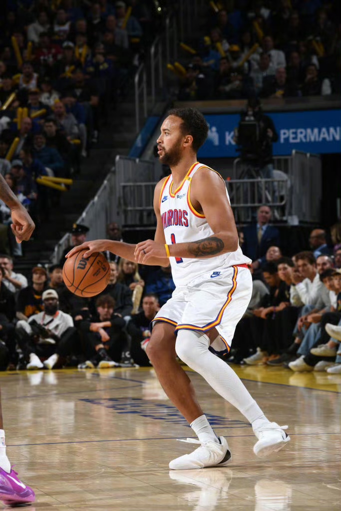 半场比分：54-52，北京仅以微弱优势领先！的简单介绍
