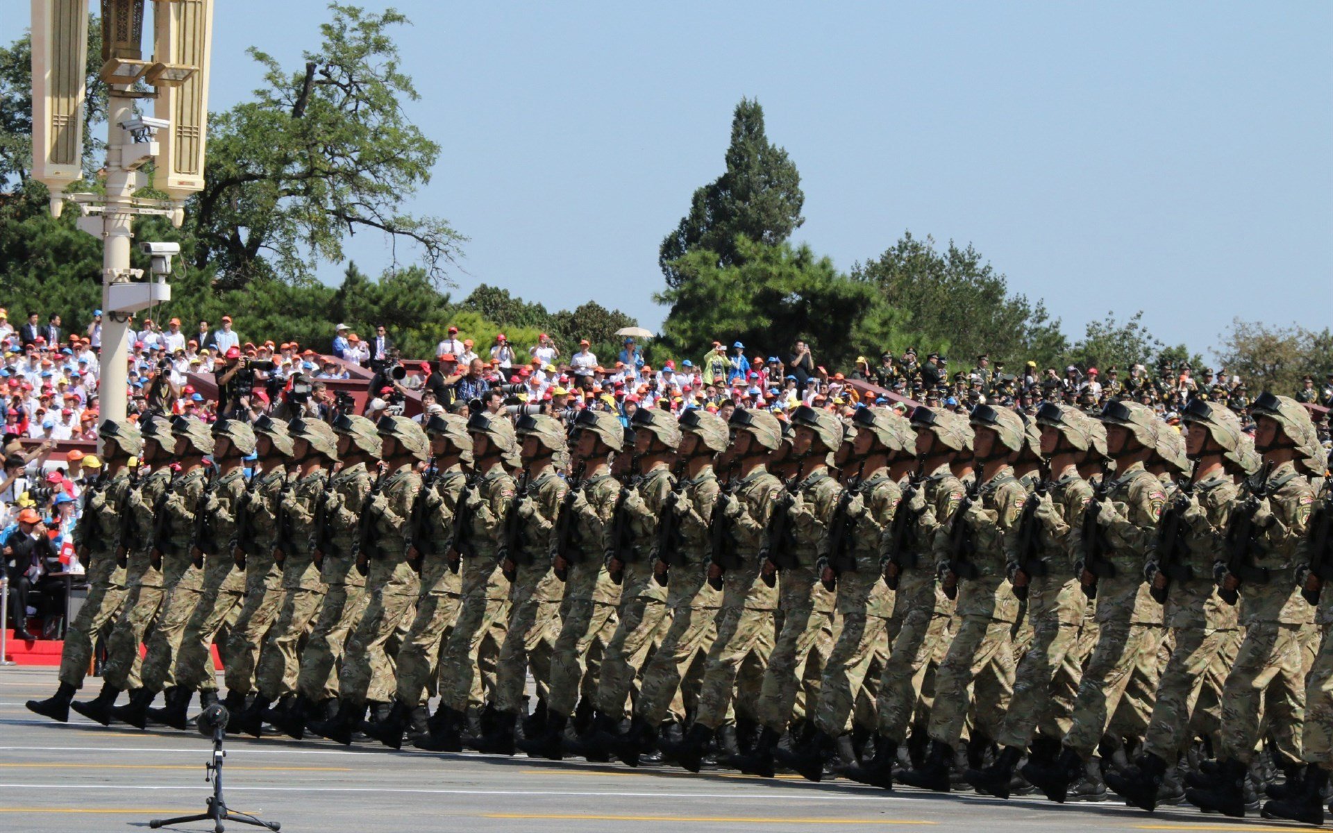 卡迪夫城边路突破频繁,蓝鸟军团全力进攻,卡迪夫蓝调风格是什么车