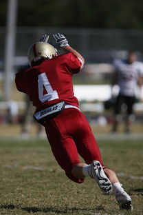 爱游戏体育官方网站-球队是否通过边路连续推进撕裂密集防守线路