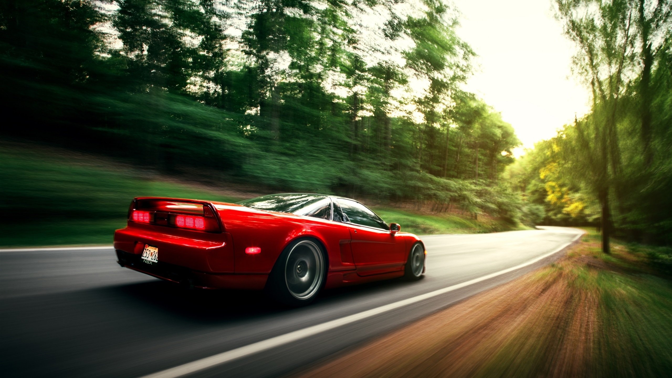 “健力运动：高新体育中心赛场见证力量与毅力的极限较量”