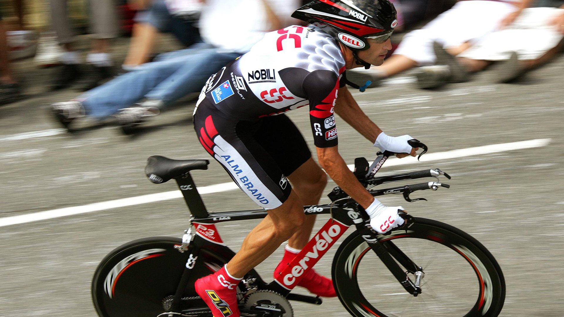 全国户外滑雪比赛，冰雪世界的极速狂飙，室外滑雪