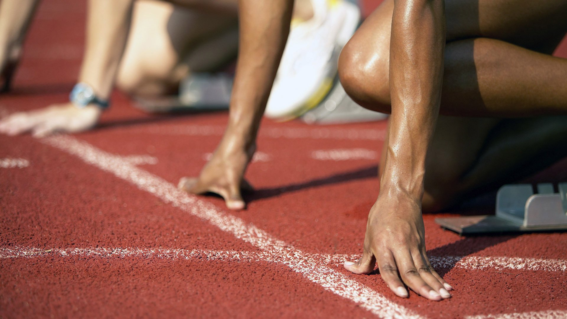 裁判判伊朗球员越位，他说“我滑出去的！”，伊朗踢中国把球停在球门口